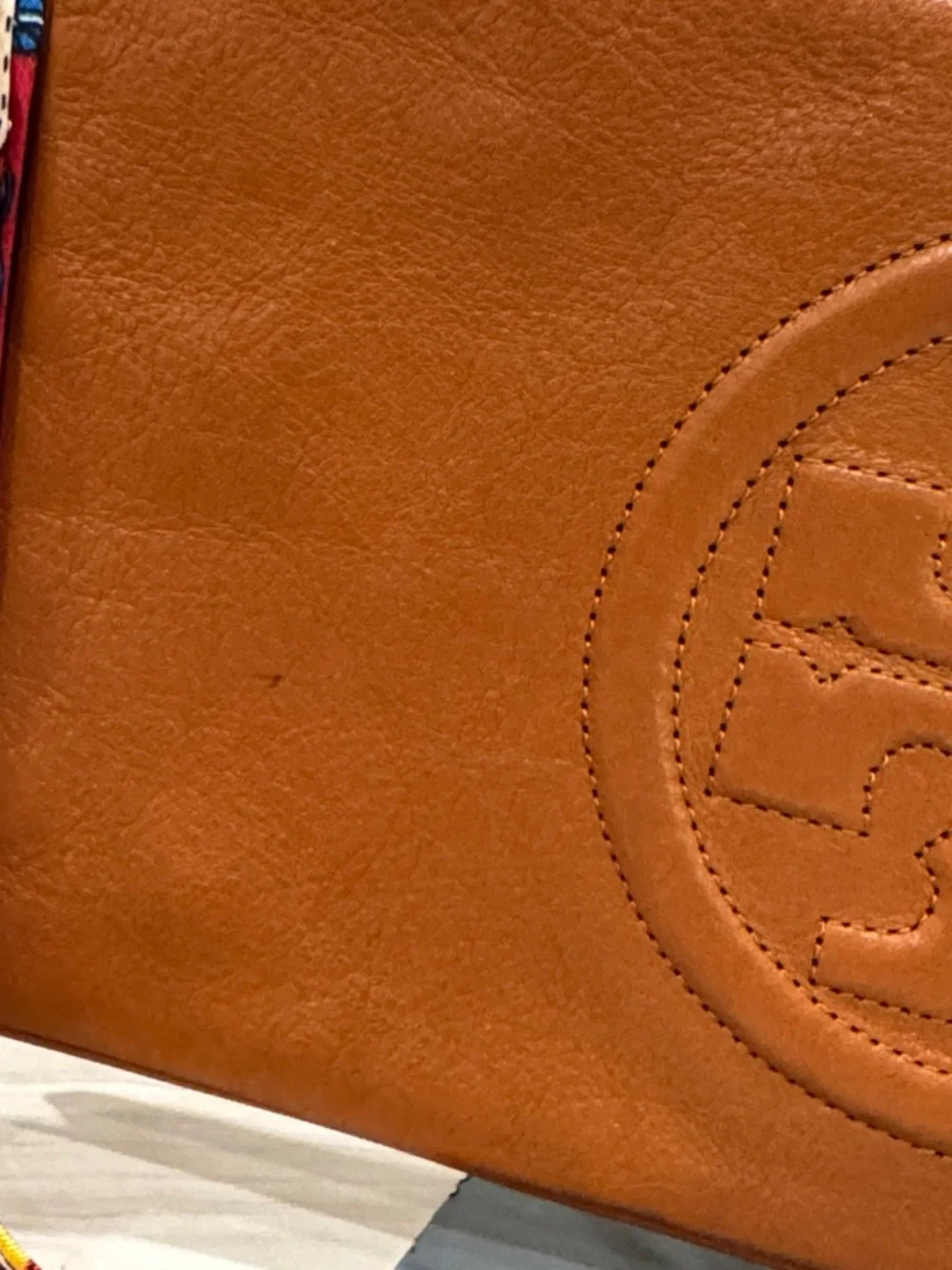 Tory Burch Bag Bombe Reva Brown Leather Logo Shoulder Bag Clutch with Gold Chain - Picture 16 of 17